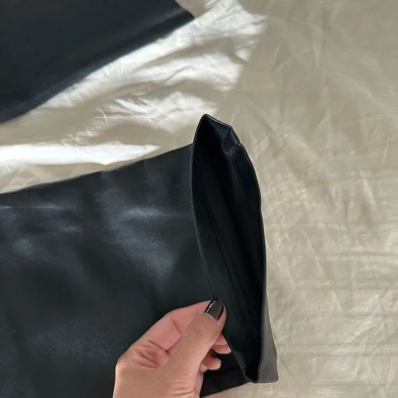 Pristine Aritzia Melina vegan leather kick pants black - Picture 6 of 6